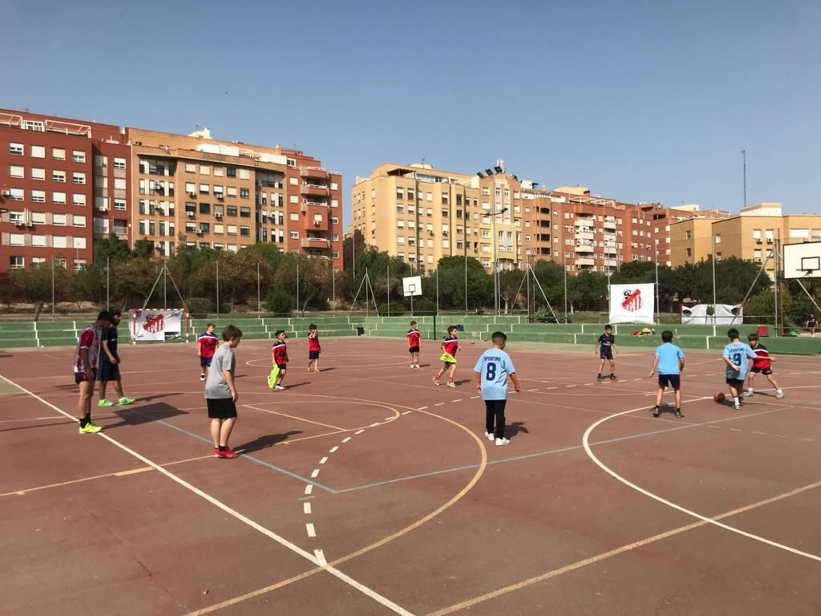 Fotogalería de los campus de Sporting Almería y Fútbol Indoor La Academia.