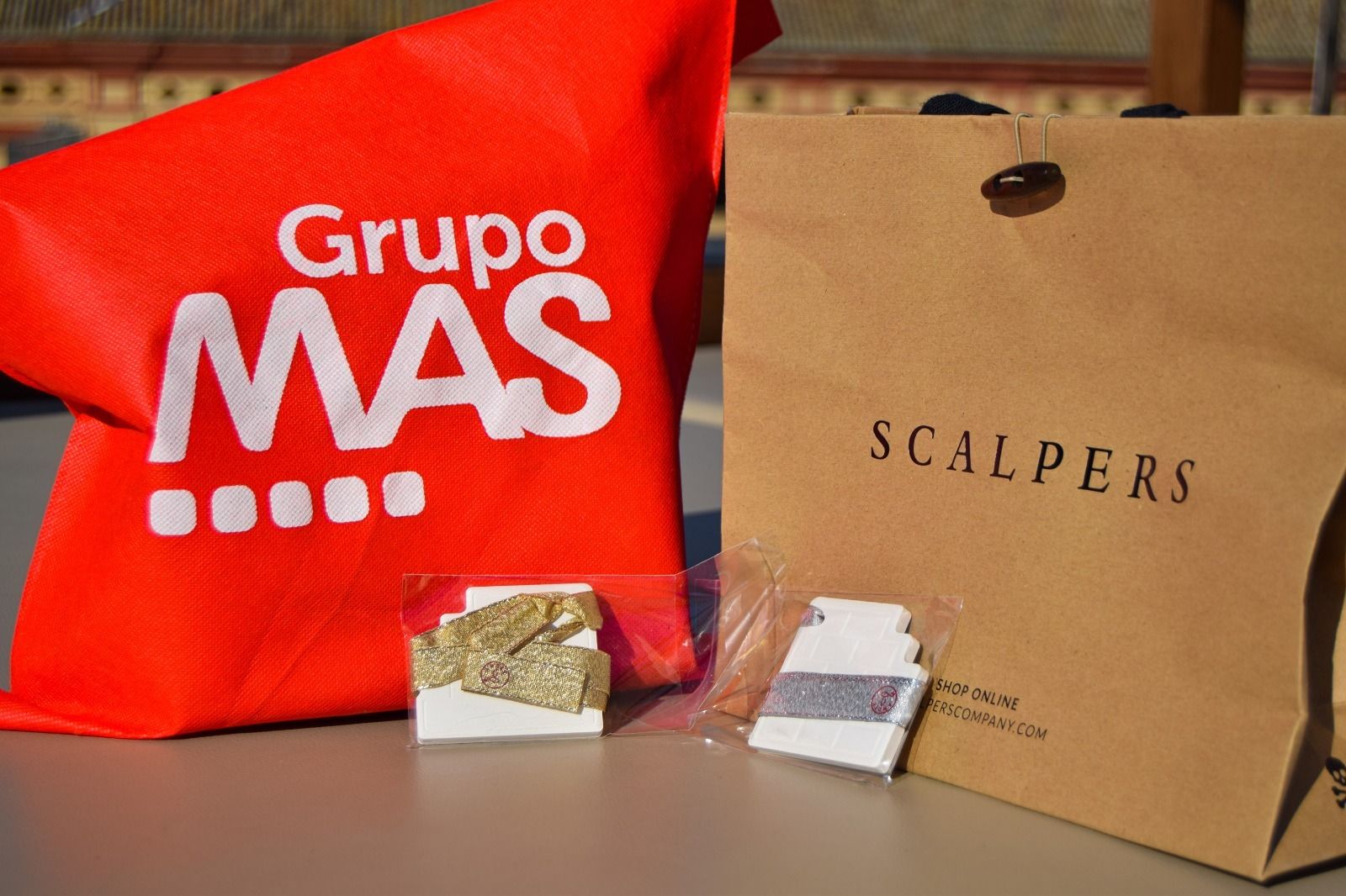 Los ladrillos de Andex, adornos para el árbol de Navidad, cuentan con el apoyo de Grupo MAS y Scalpers, que también los venden a 3 euros la unidad.