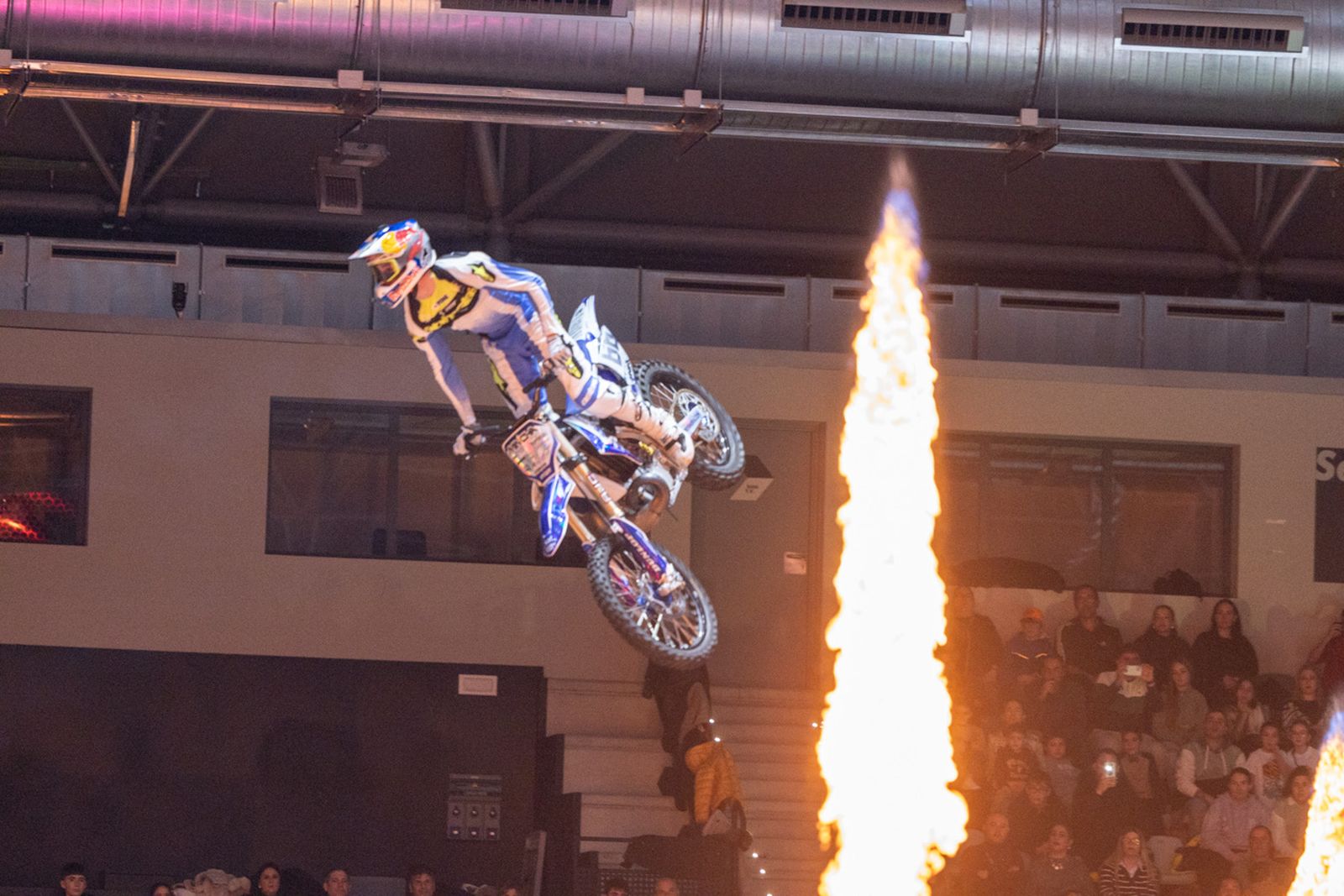 En imágenes: el Olivo Arena vibra con piruetas y motor en estado puro en el Soloflow Freestyle (1)