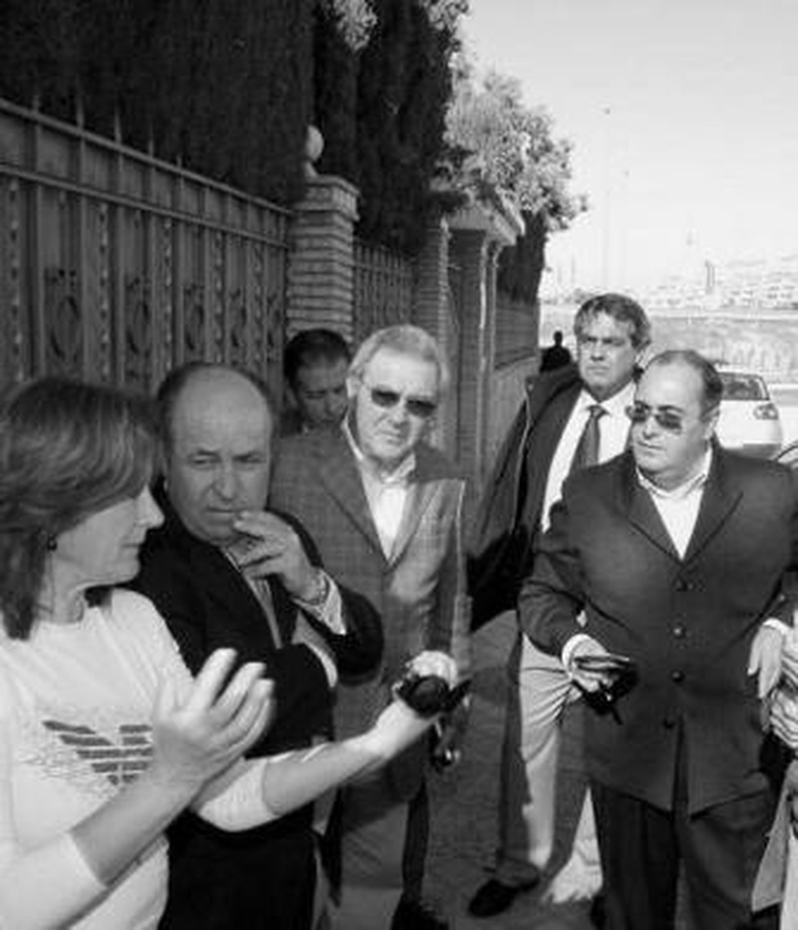 Los vecinos explicaron ayer al alcalde su problemática.