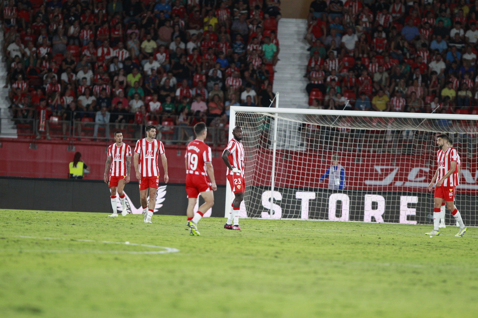 Imágenes del partido de La Liga Ea Sports U.D. Almería-Valencia C.F.