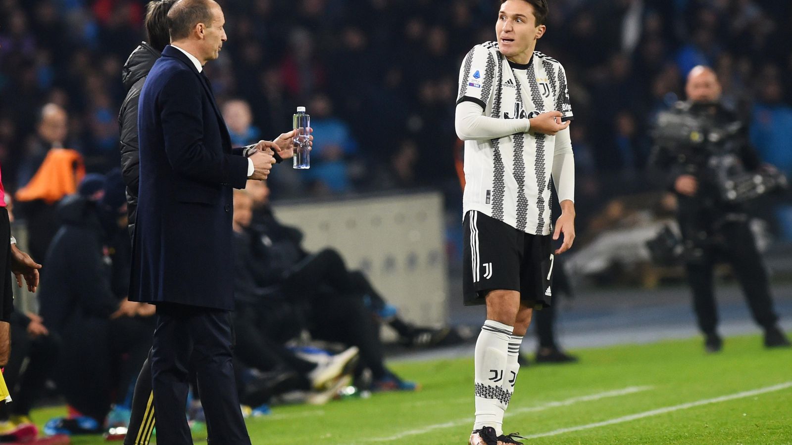 Allegri, con Chiesa en un partido de la Juventus.