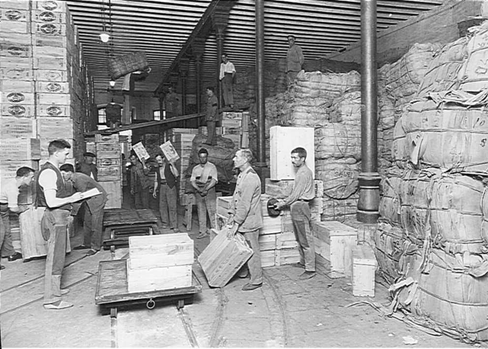 Imágenes inéditas de la vieja fábrica de tabacos de Cádiz