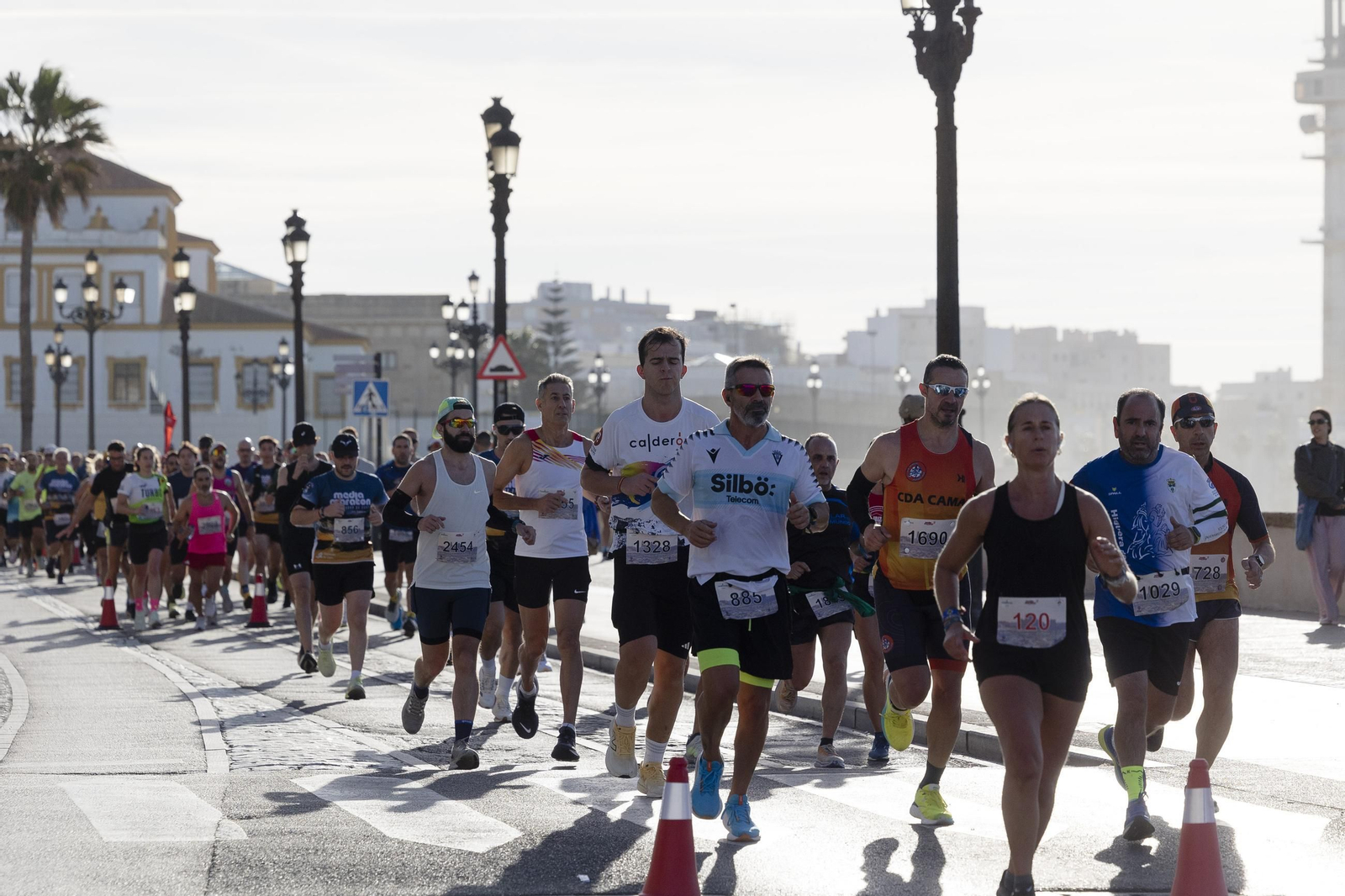 Búscate en las imágenes de la "II Media Maratón Ciudad de Cádiz"