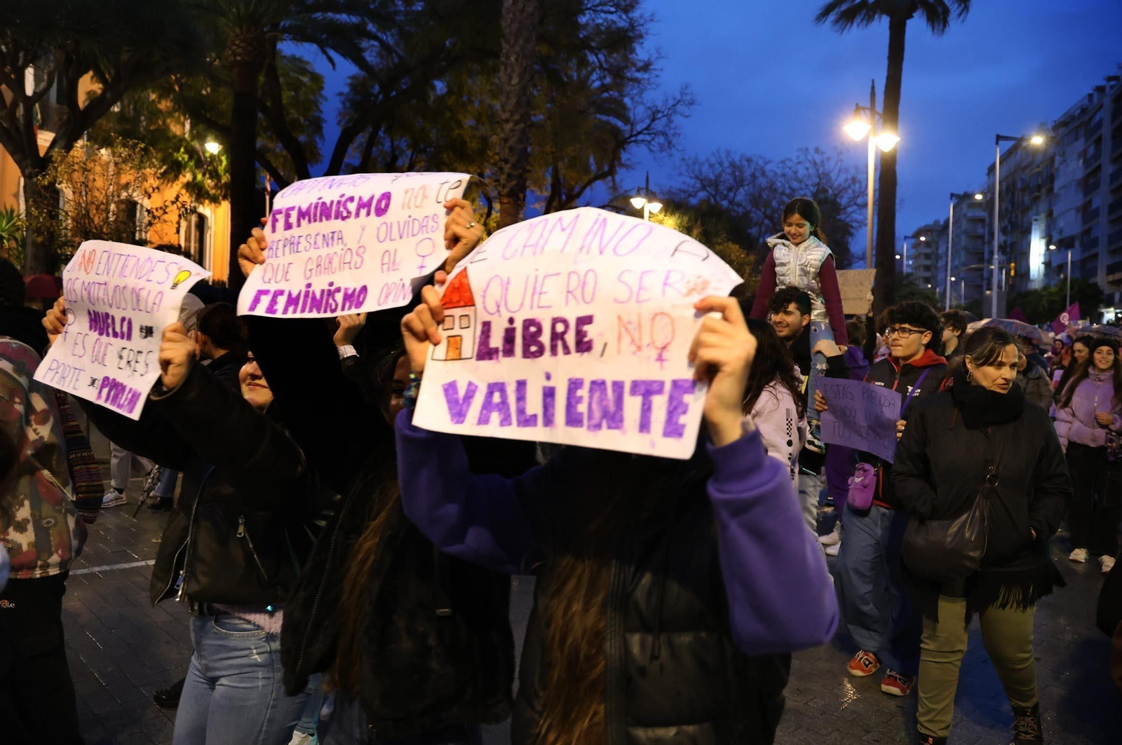 Imágenes de la manifestación del 8M en Huelva