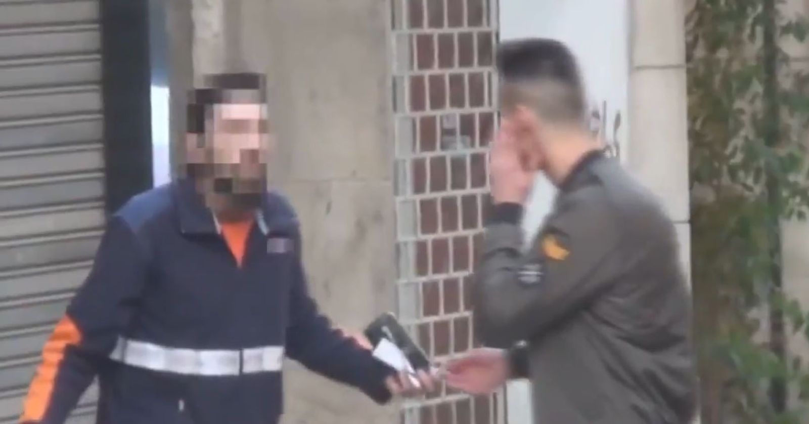 Captura de pantalla del vídeo en el que el repartidor abotefeo al 'youtuber'.