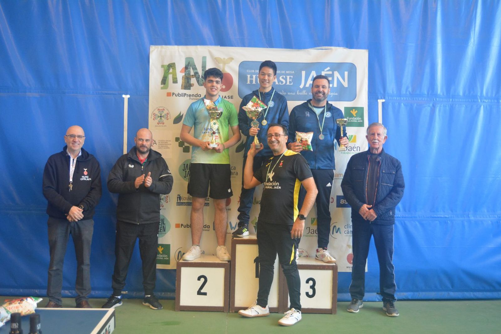 Tenis de mesa y convivencia en el VIII Torneo Solidario Inclusivo de Navidad de Hujase Jaén, en imágenes