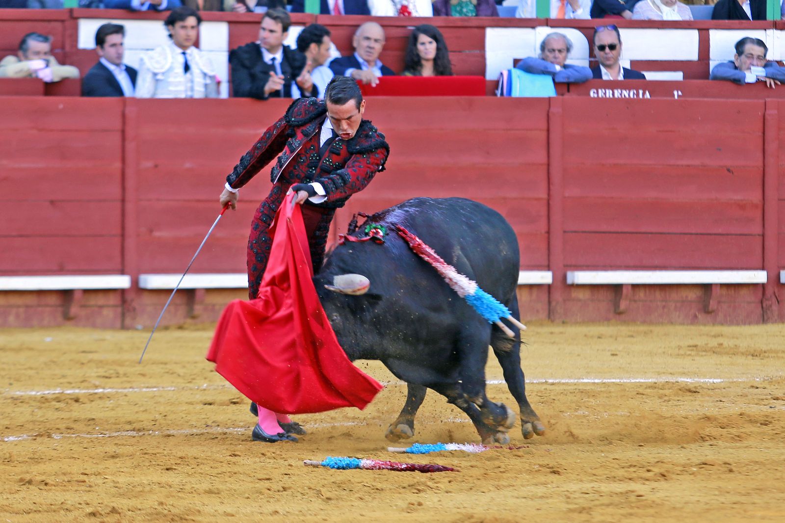 Imágenes de la faena de "El Fandi", Manzanares y Roca Rey en el coso jerezano