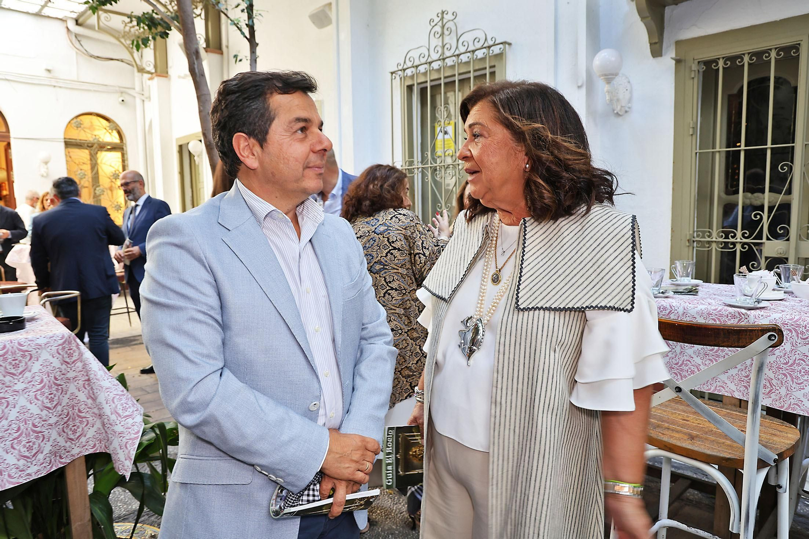 Imágenes de la presentación de la Guía del Rocío 2024 de Huelva Información