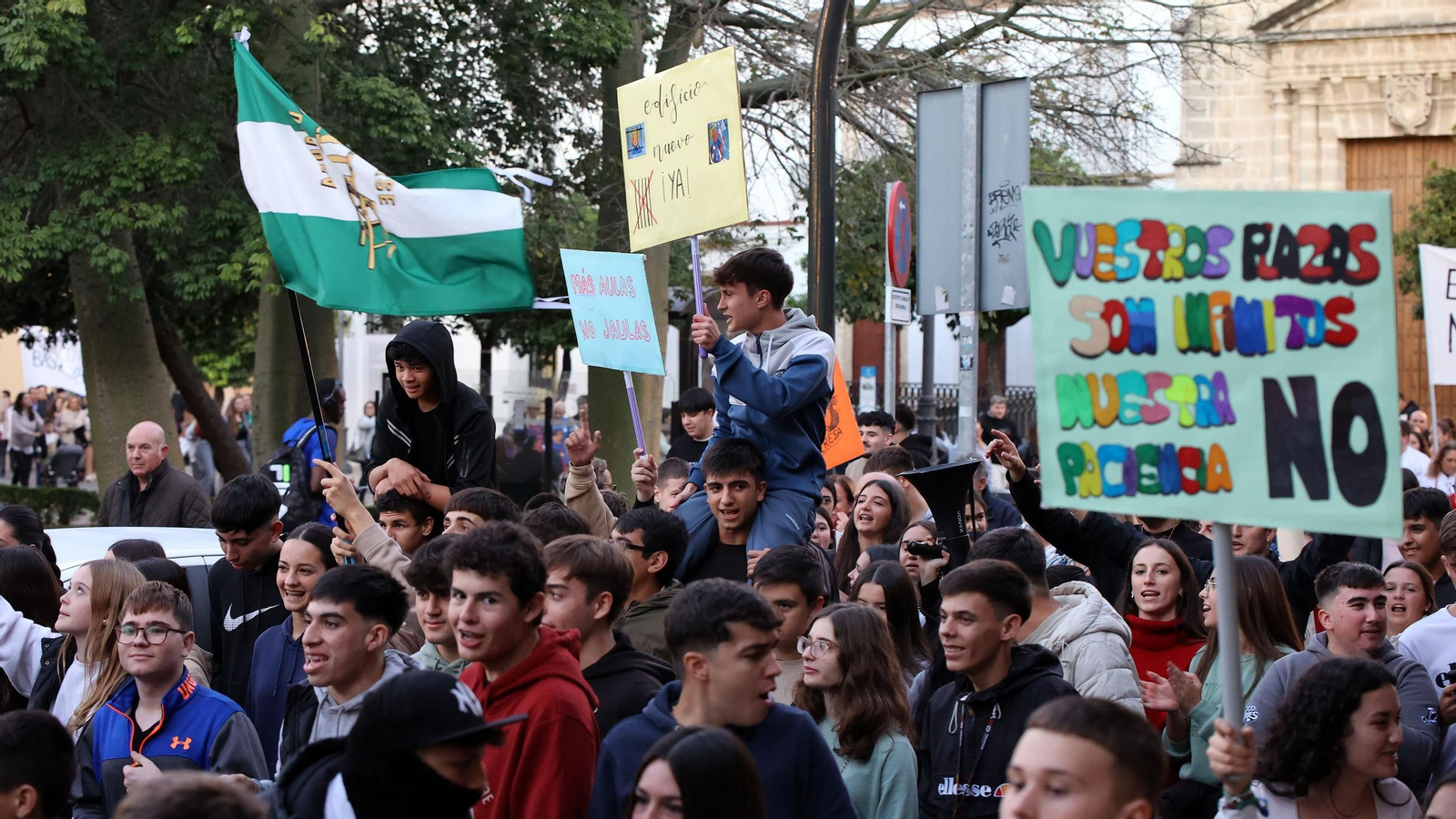 Imágenes de la manifestación del IES Lola Flores contra las prefabricadas en Jerez