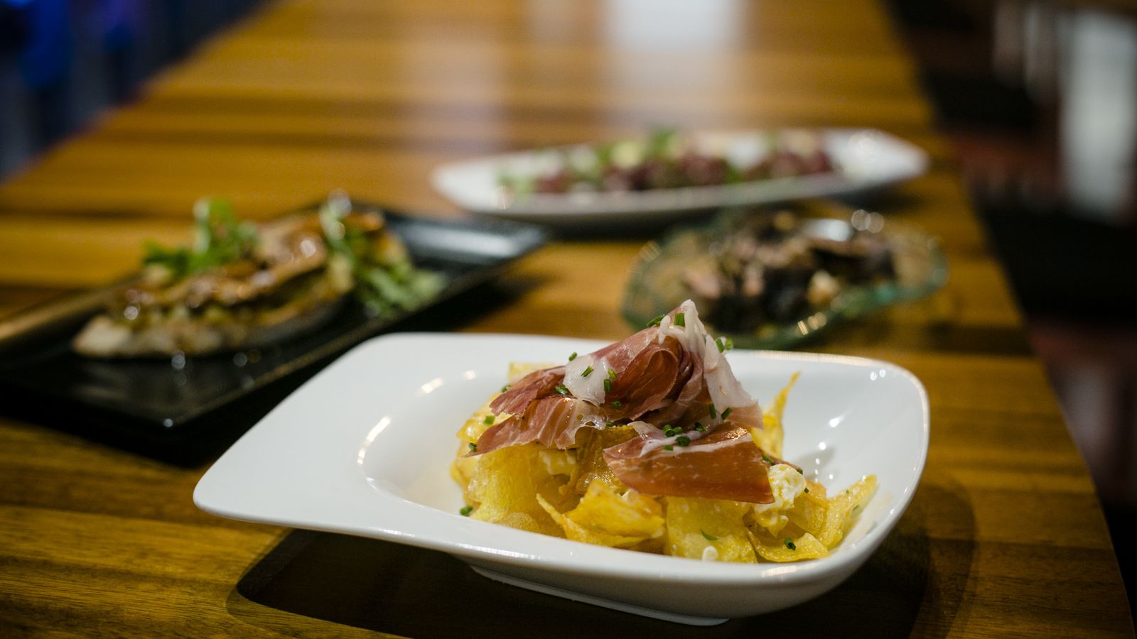 Una muestra de la carta del bar de tapas y copas El Jardín.