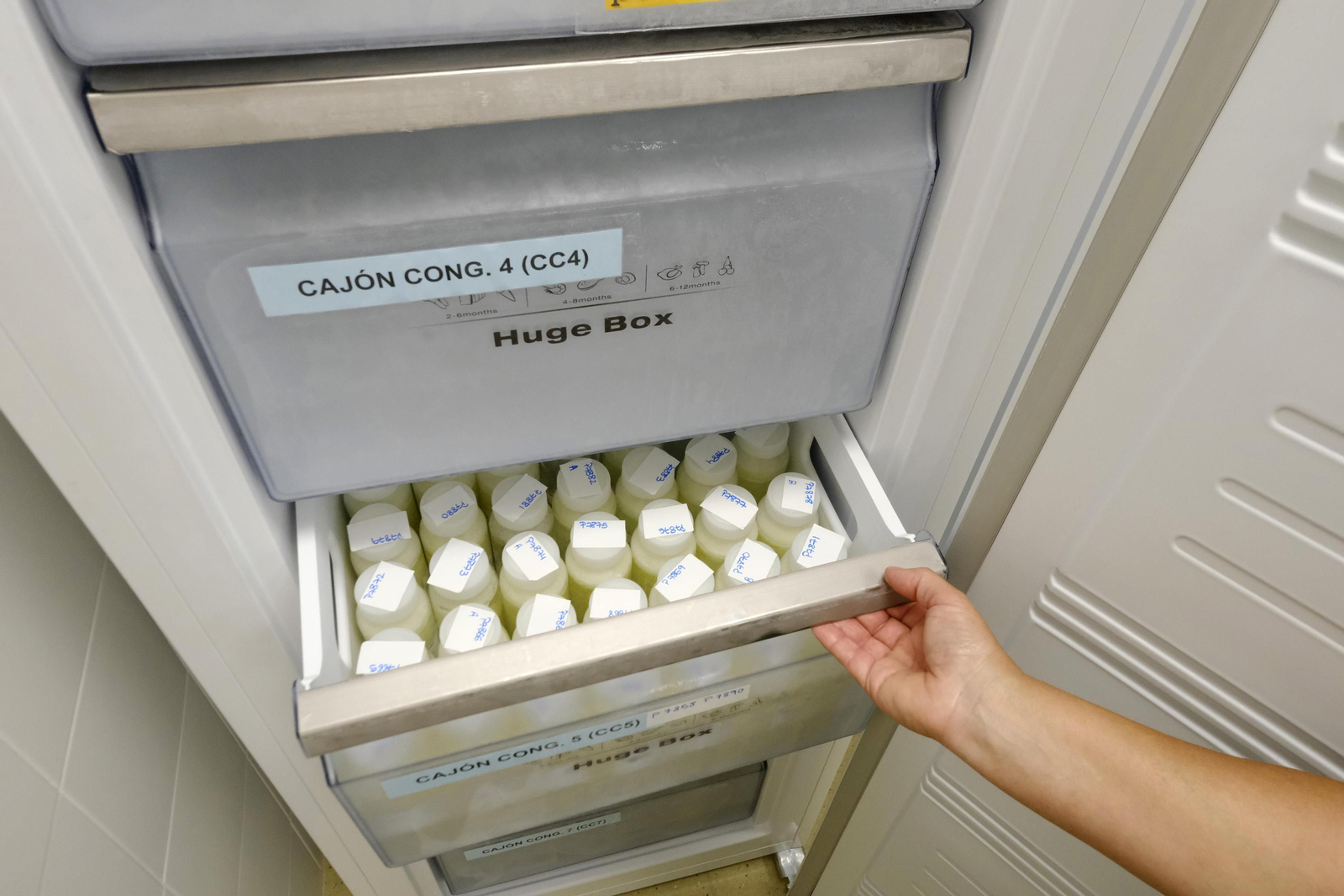 El banco de leche materna del Hospital Reina Sofía de Córdoba, en fotografías