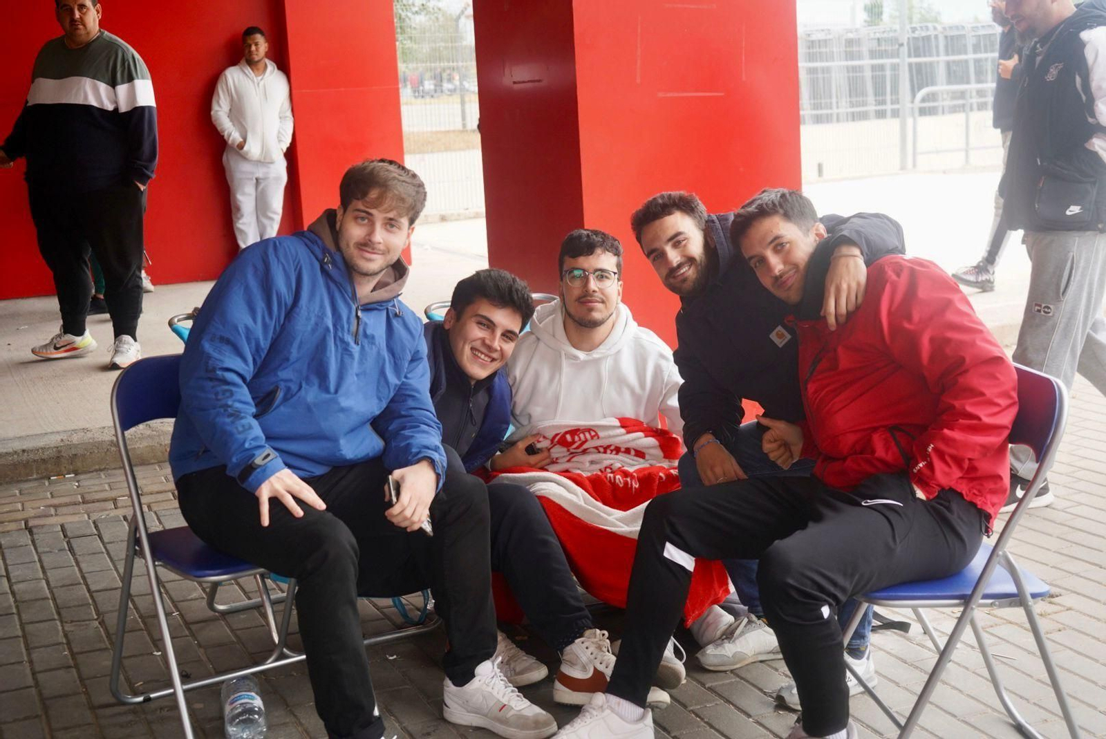 Las colas en Los Cármenes para presenciar el Granada-Leganés en imágenes