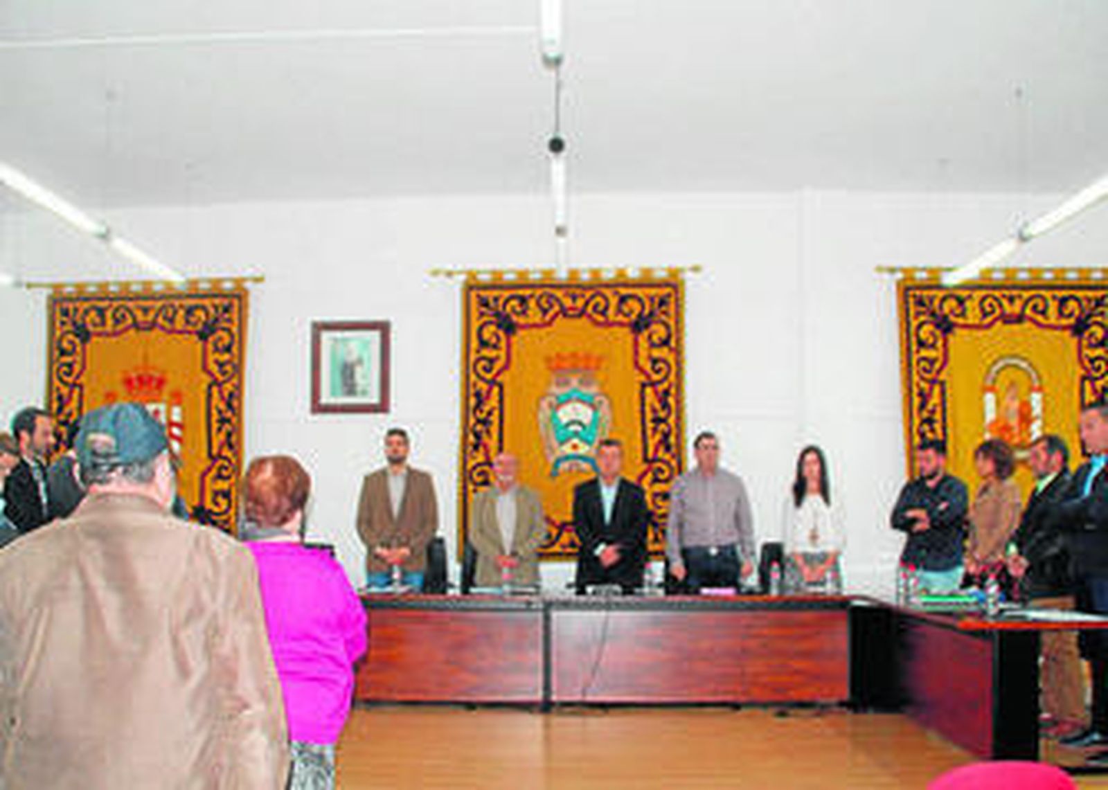 Antes de la celebración del Pleno se guardó un minuto de silencio por las víctimas de Bruselas.