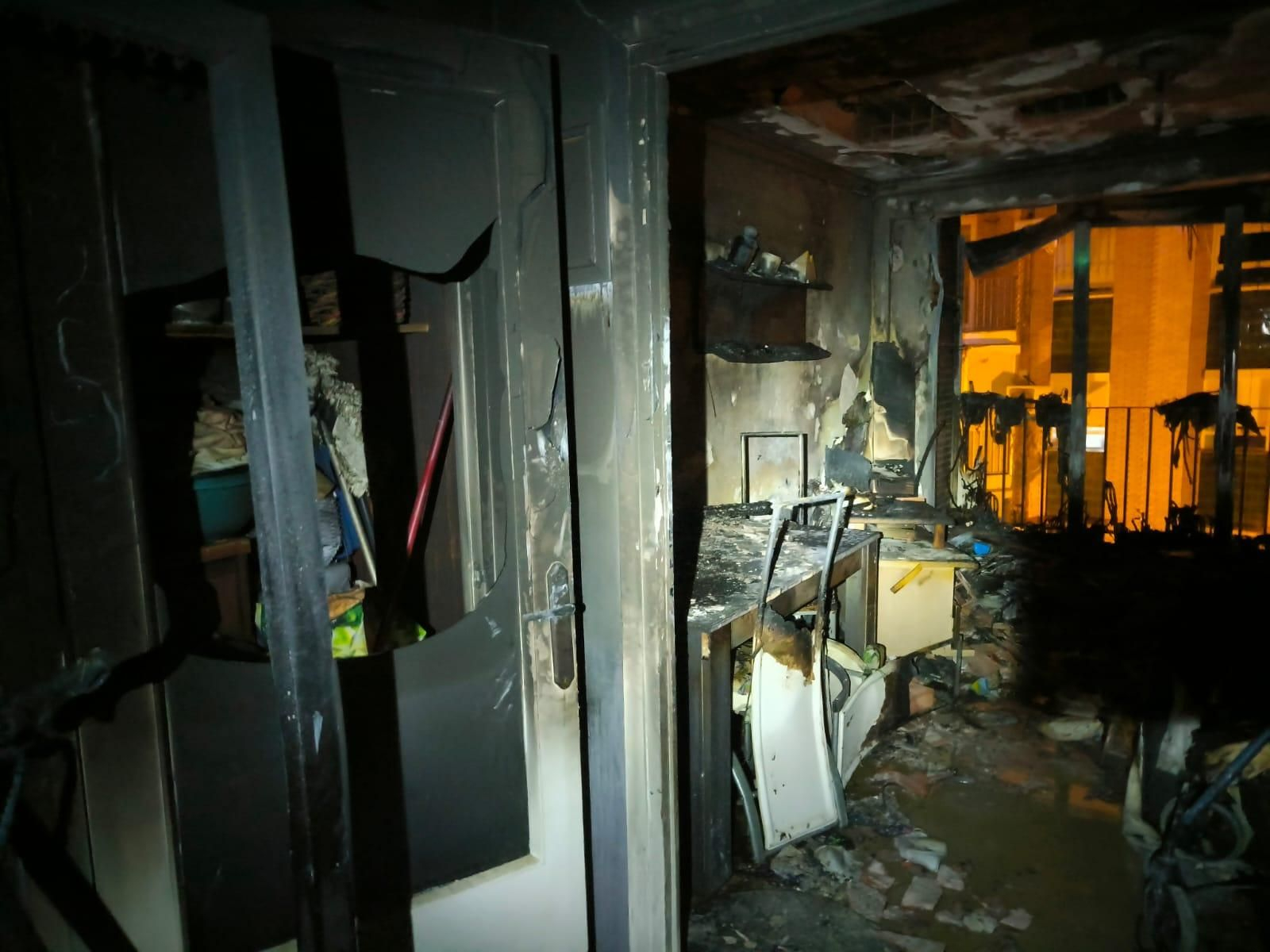 Estado en el que quedó el piso tras el incendio.