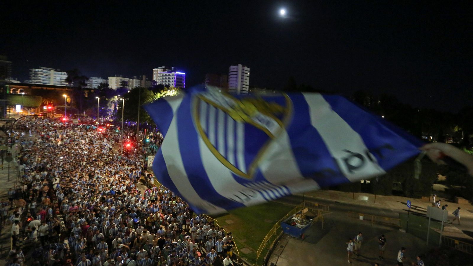 La madrugada interminable con la que Málaga celebró el ascenso