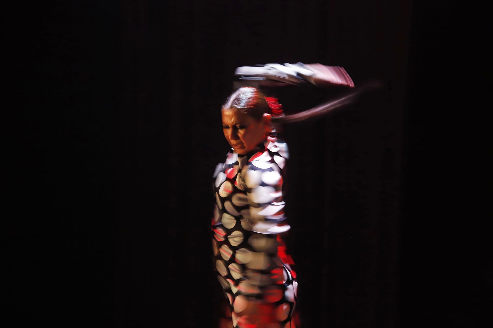 La actuación de Sara Baras en la Casa Colón de Huelva en imágenes