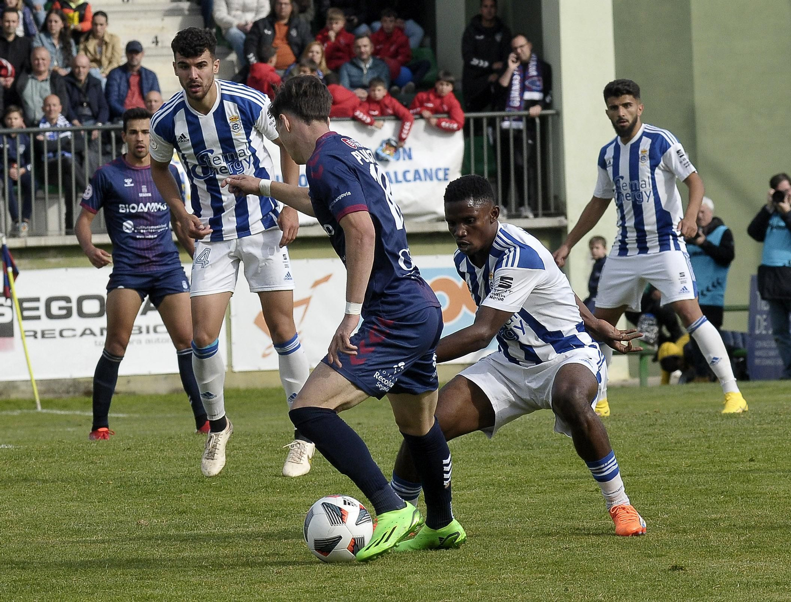 Imágenes del partido entre la Segoviana y el Recre en La Albuera