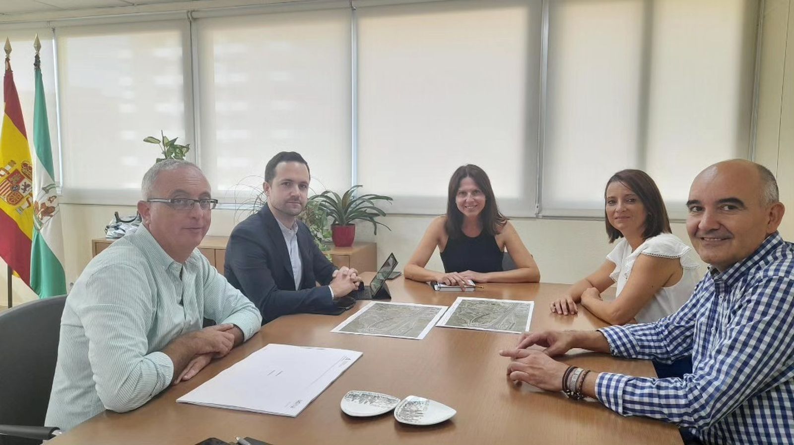 Reunión del equipo de gobierno del Ayuntamiento de Albox con las autoridades competentes.