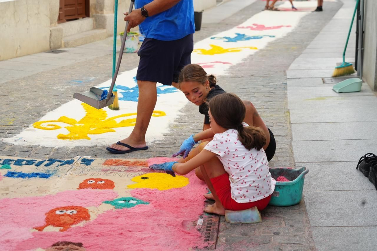 Alfombras de colores por San Roque en Dos Torres