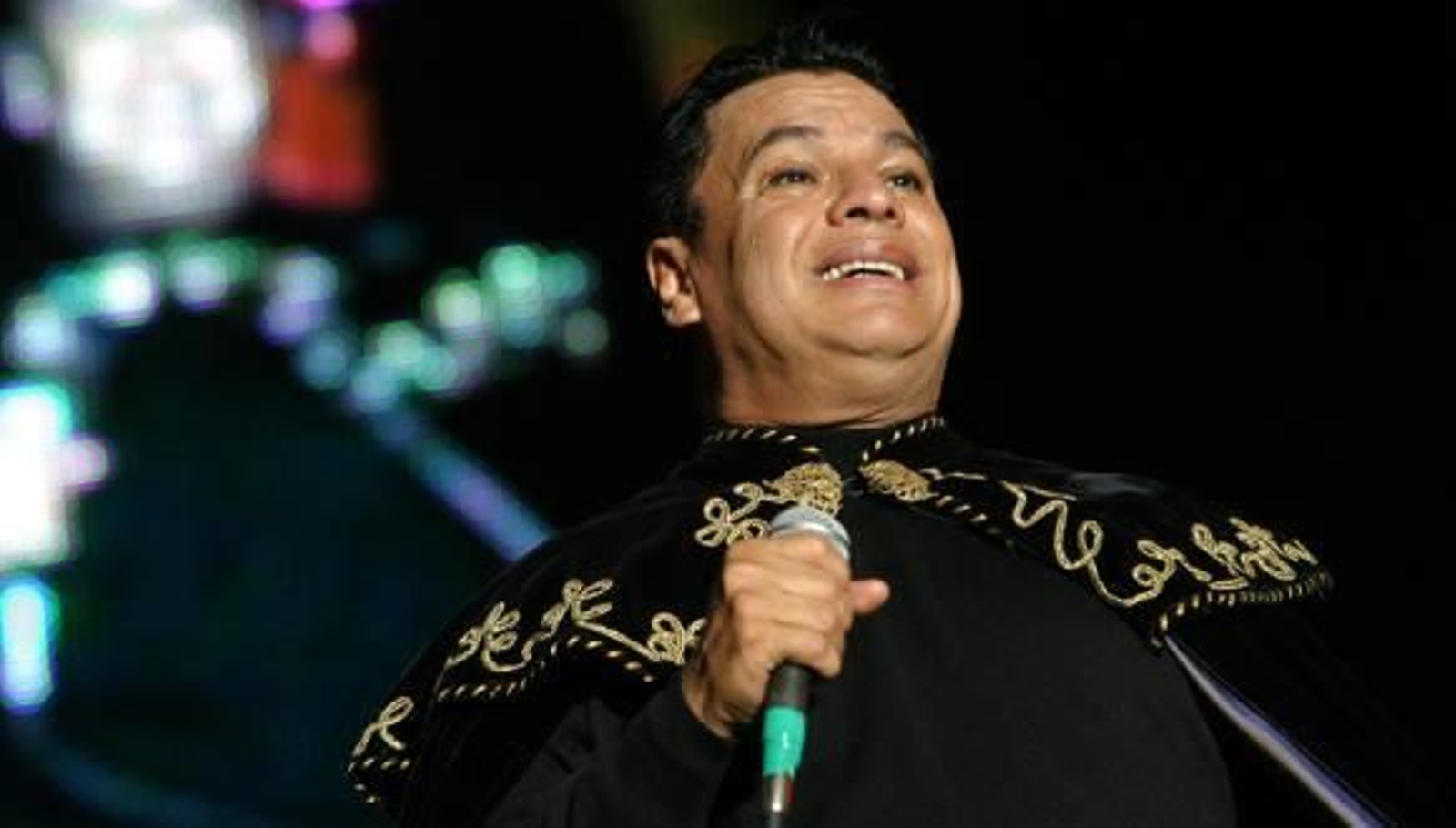 El cantante mexicano Juan Gabriel muere a los 66 años
