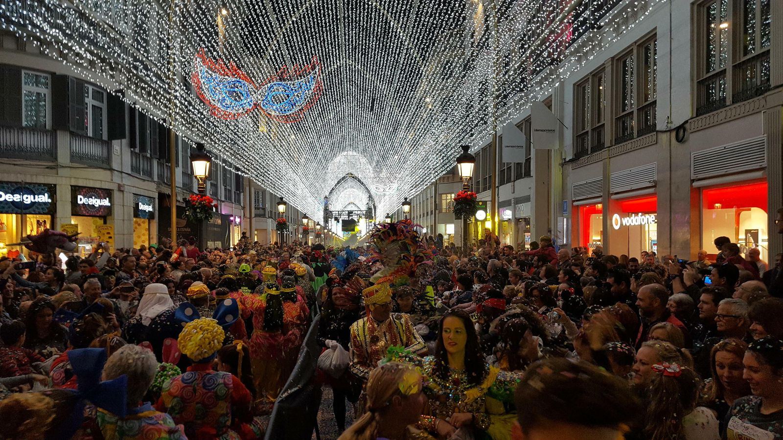 Lleno en calle Larios este sábado.