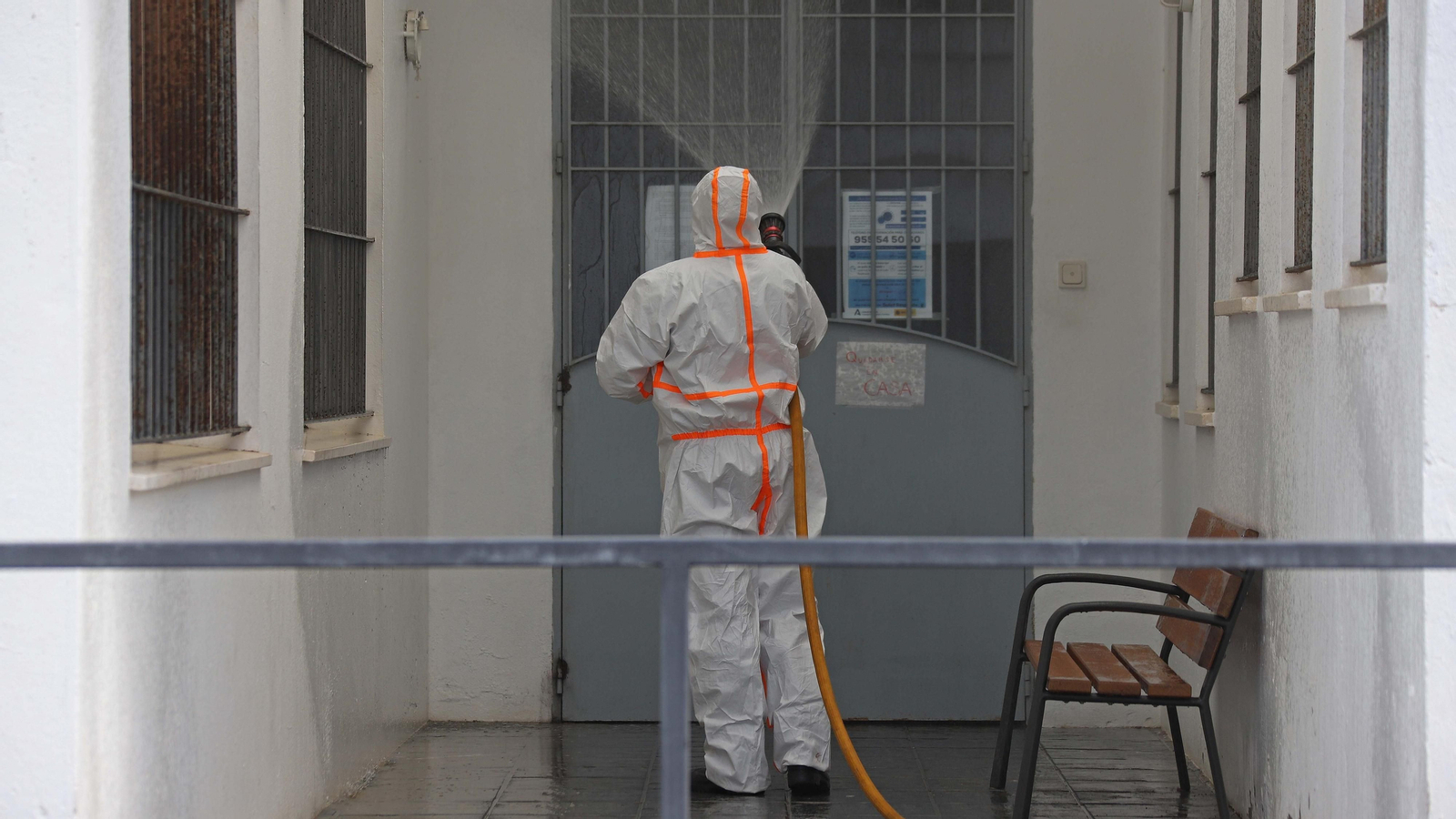 Tareas de desinfección del Infoca en Facinas