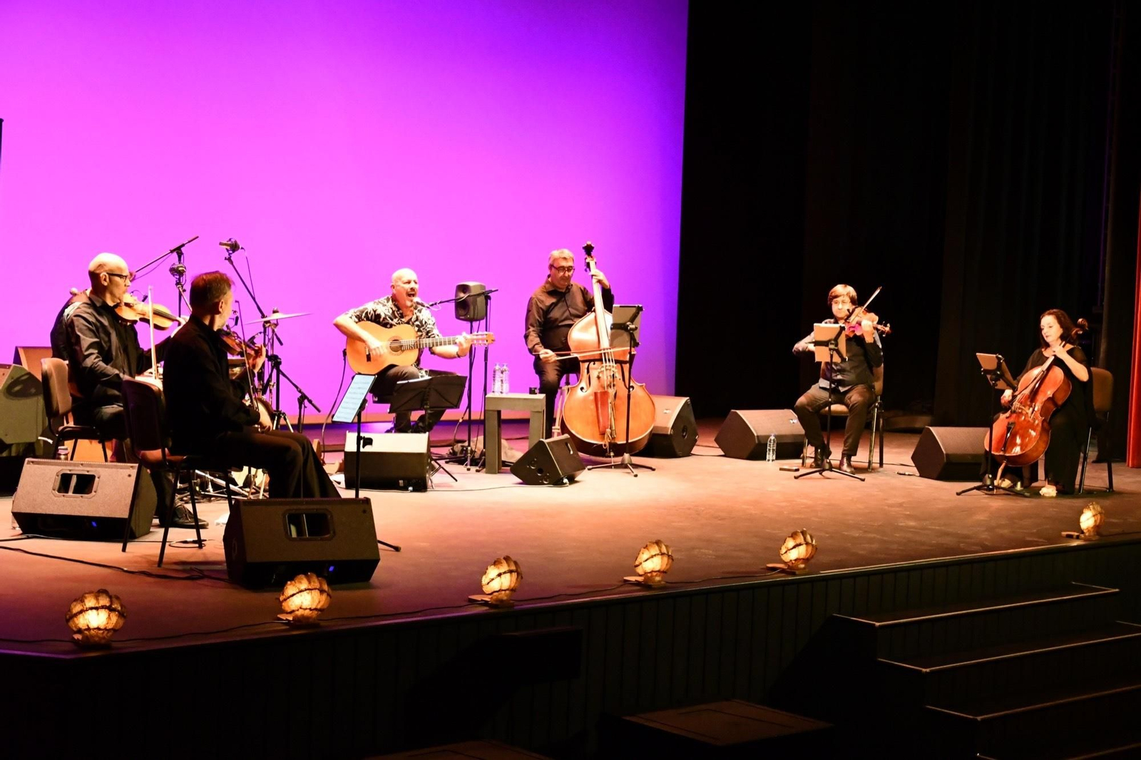 Tótem Ensemble, sobre el escenario del 'Juan Luis Galiardo' con Javier Ruibal en 2021