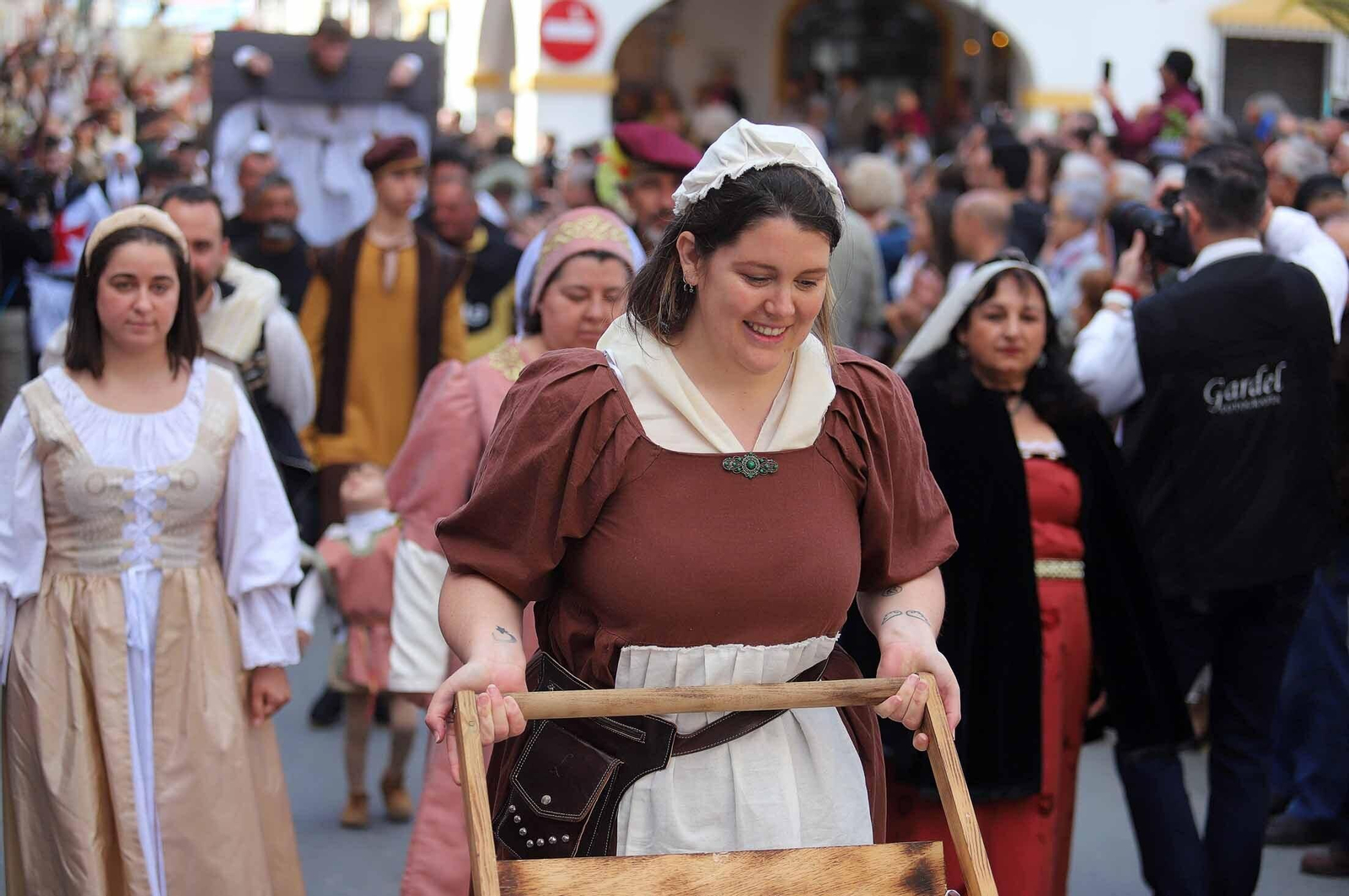 Imágenes del gran ambiente en la Feria Medieval de Palos de la Frontera, Huelva