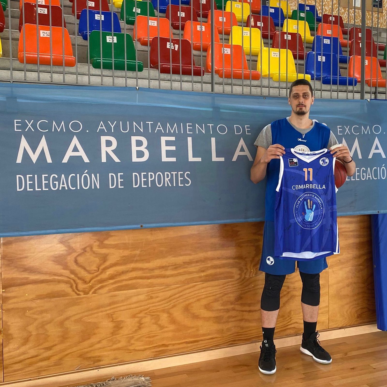 Sorteo solidario de varias camisetas firmadas por los equipos más importantes de Málaga