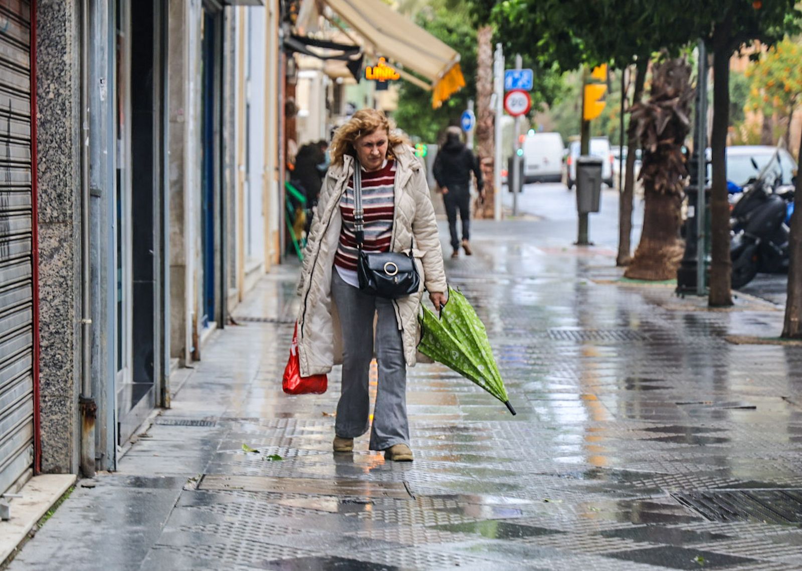 Fotografías del ambiente en la ciudad con el paso de la borrasca Leonardo