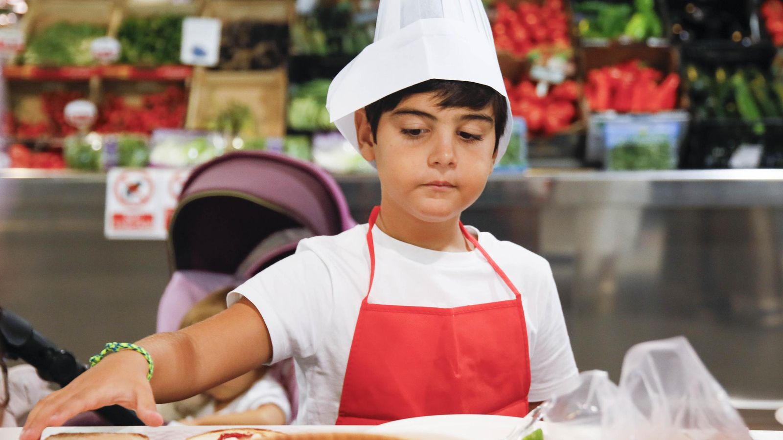 Las imágenes del taller infantil de cocina en el mercado de Almería