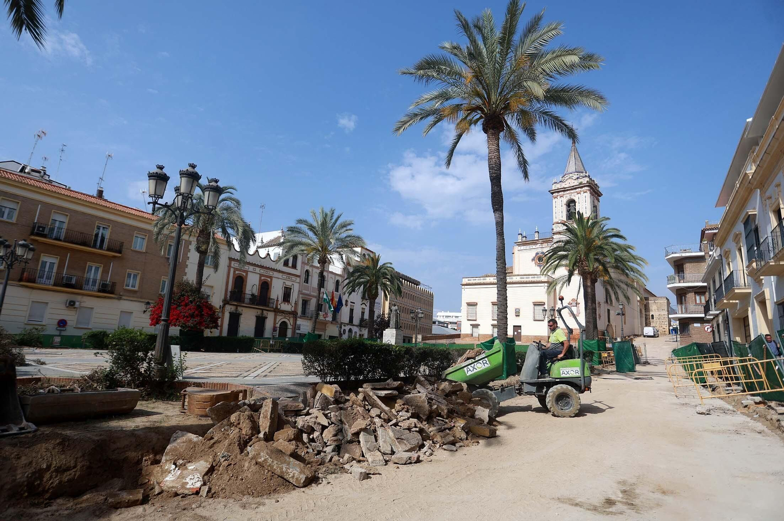 Imágenes de la visita a las obras de remodelación de la plaza de San Pedro