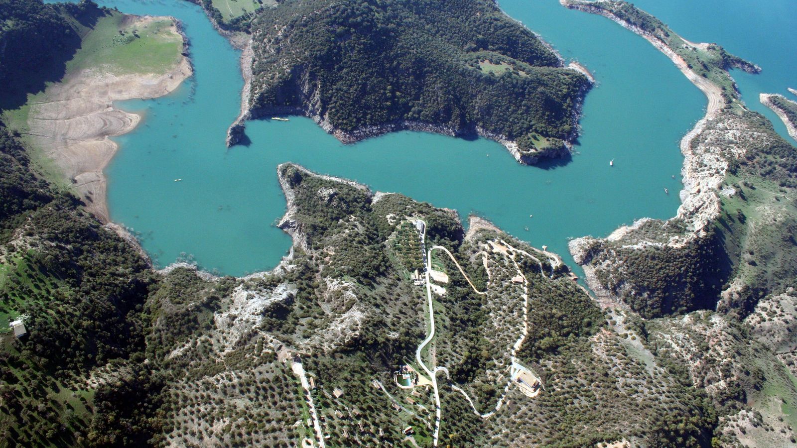 El entorno del embalse de Guadalcacín ofrece una belleza única