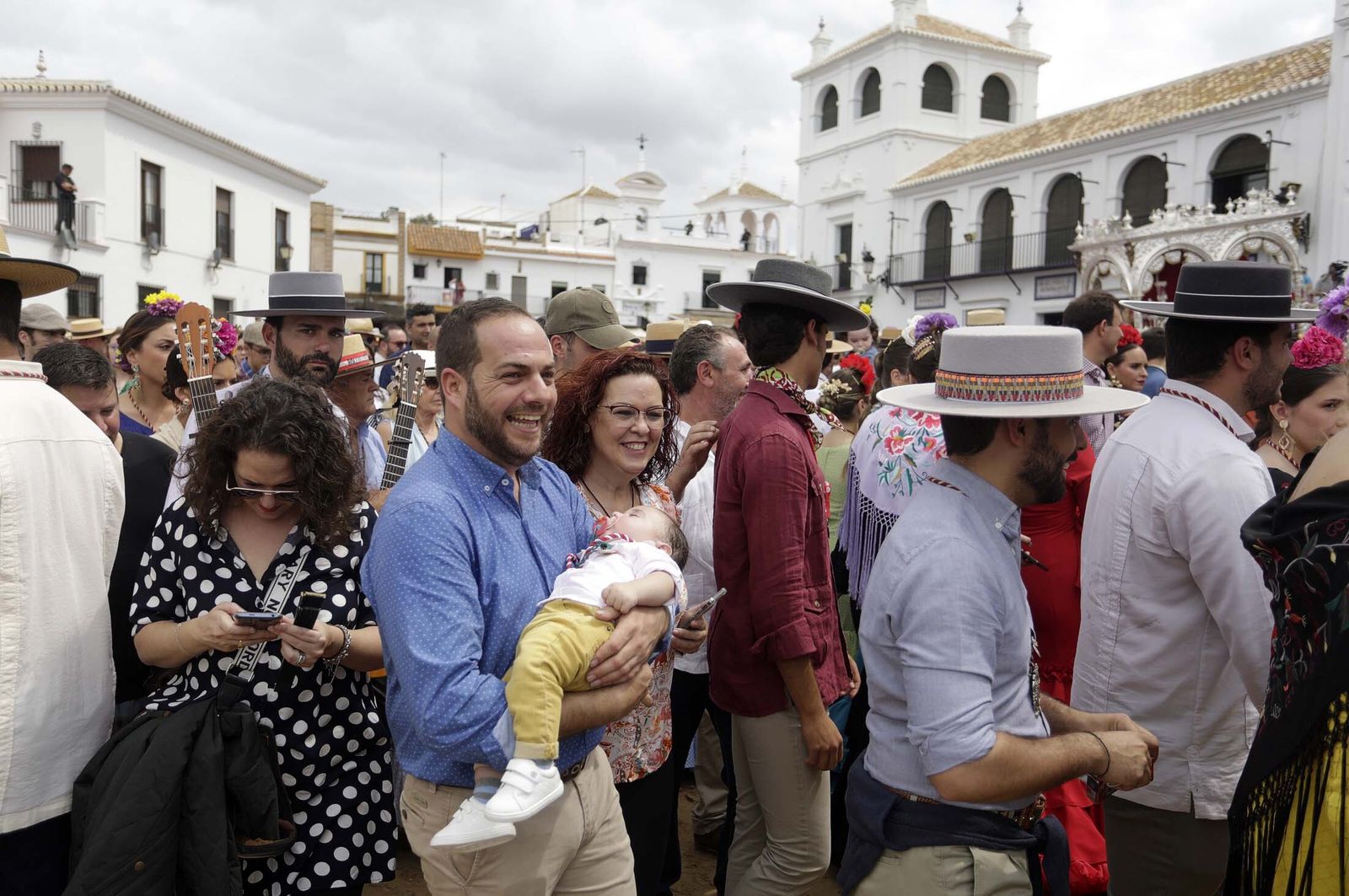 El Rocío 2023: Imágenes de ambiente y presentaciones de las Hermandades