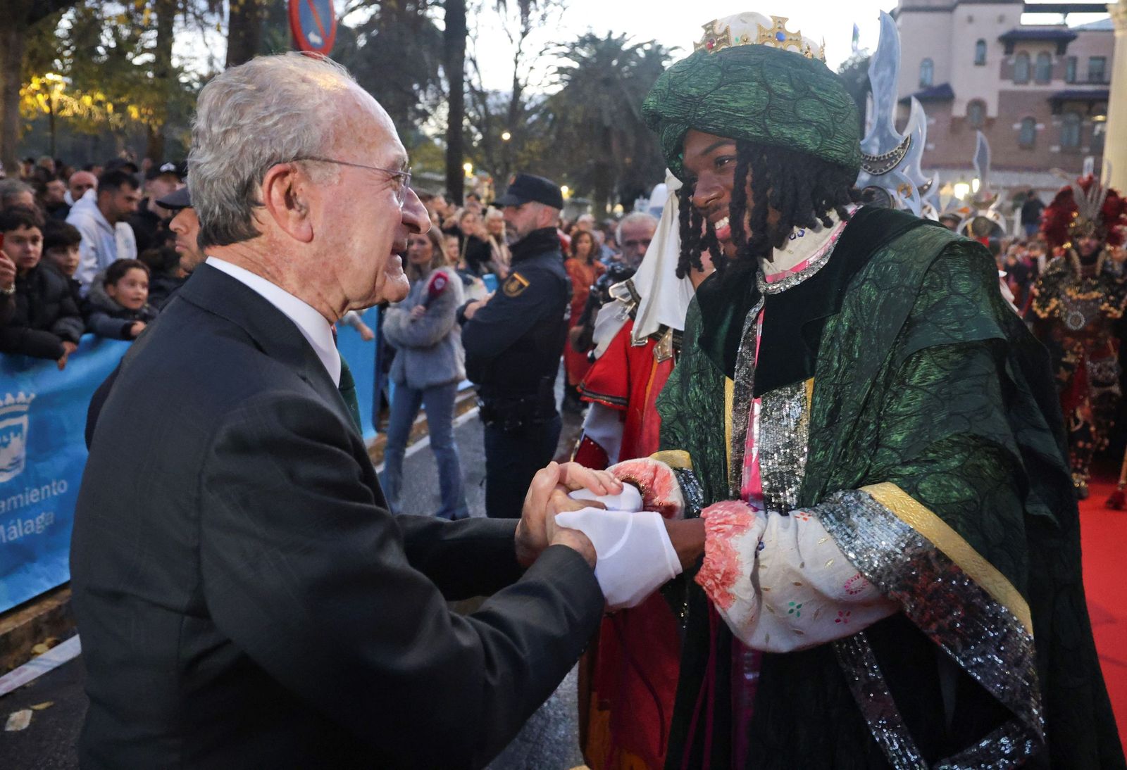 Los Reyes Magos llenan Málaga de ilusión tras la lluvia