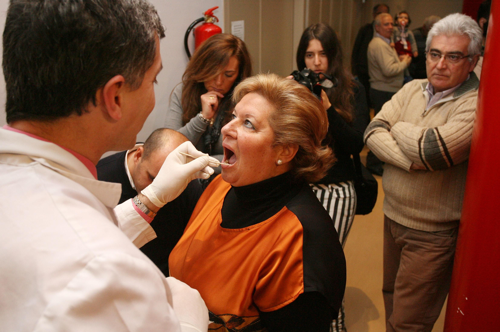 Imagen de archivo de extracción de ADN para encontrar a los bebés robados