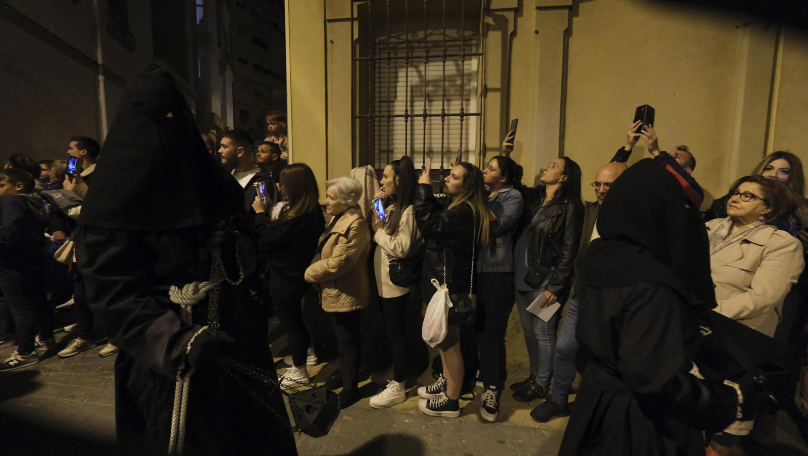 Procesión del Perdón en Almería, en imágenes