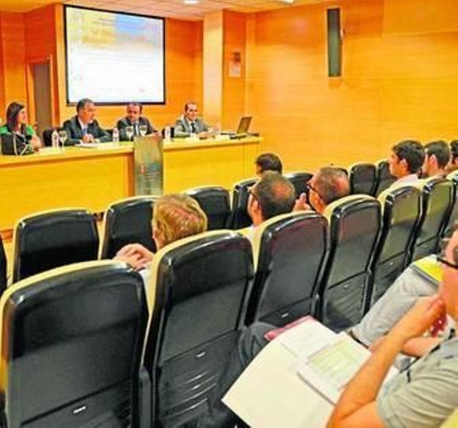 Un momento de la inauguración, ayer, del Master en el campus de la UCA.