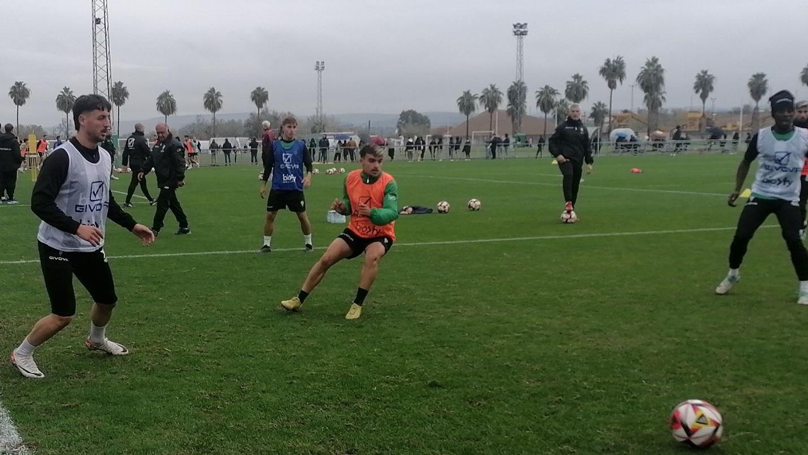 Adri Castellano, durante la sesión de este miércoles en la Ciudad Deportiva. Adri Castellano, durante la sesión de este miércoles en la Ciudad Deportiva.
