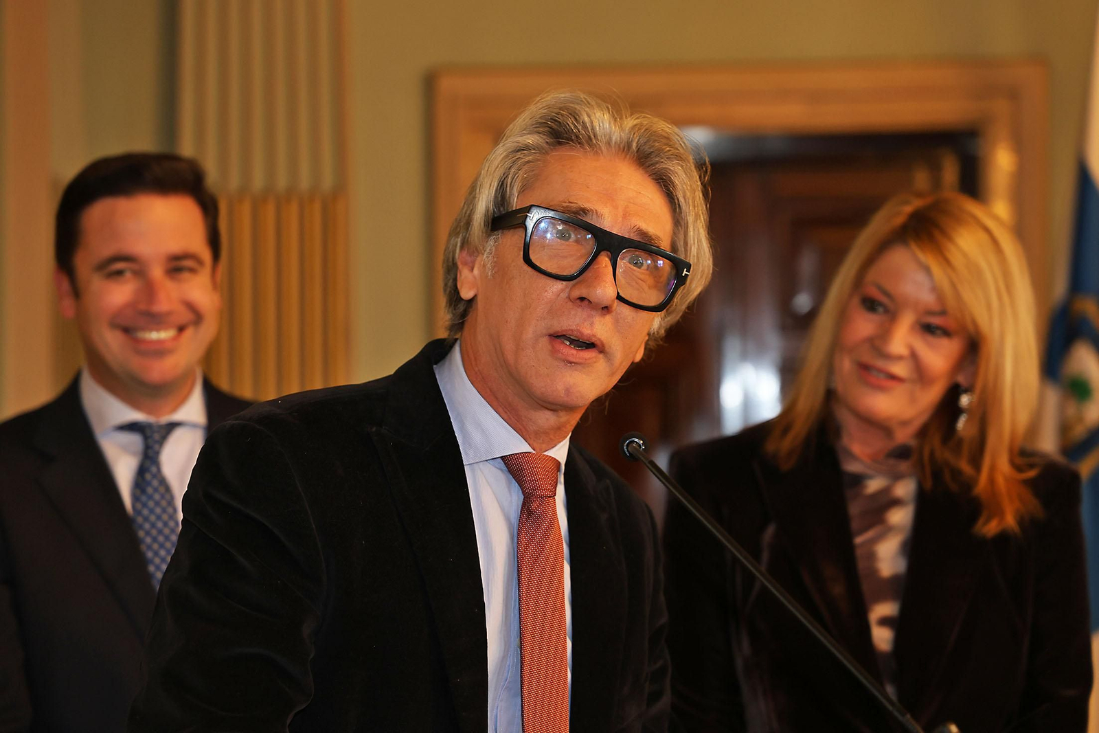 Sus Majestades Los Reyes Magos son coronados en el Ayuntamiento de Huelva