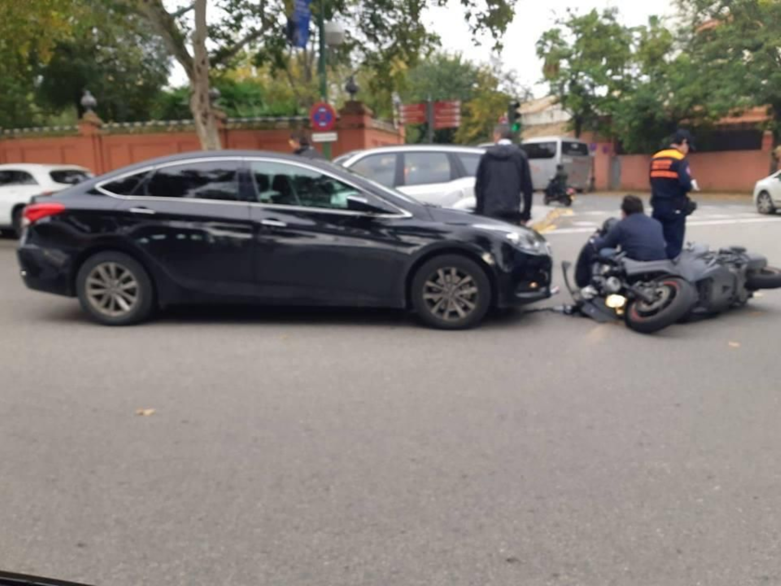 Herido grave un motorista en un accidente con un Cabify