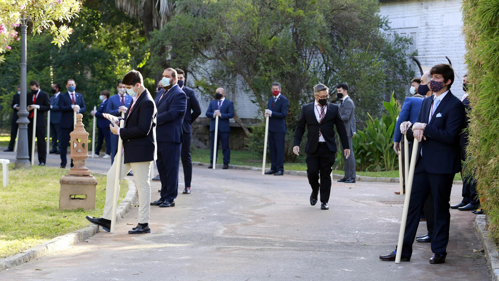 Imágenes del rosario de la Aurora de la Candelaria por los jardines de la Atalaya