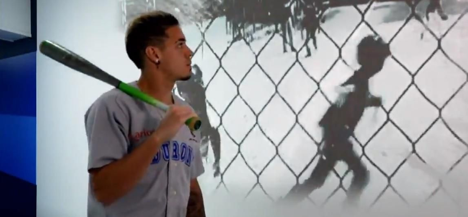 Josua Mejías, con la camiseta de los Tiburones.