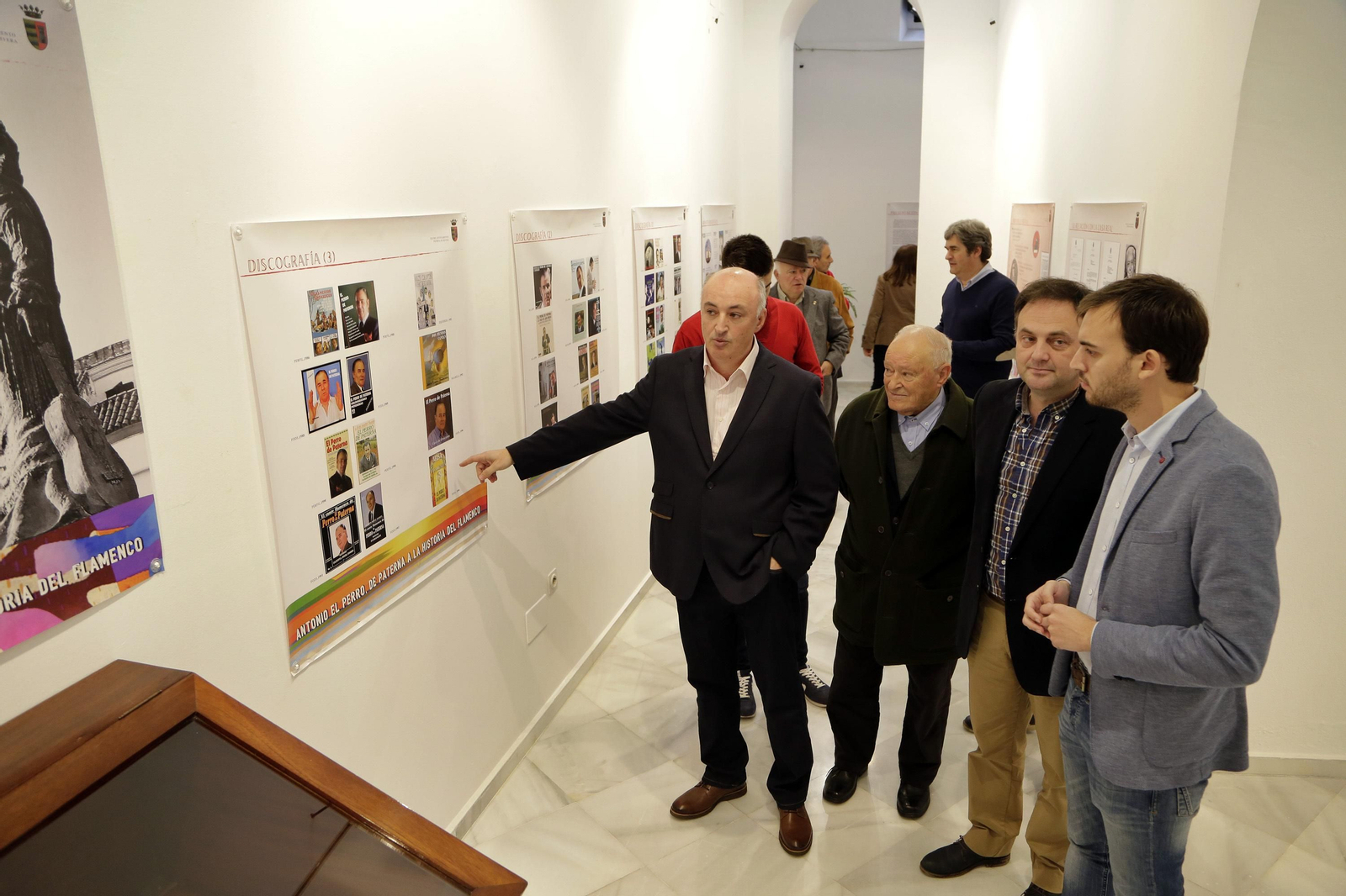 Un instante de la inauguración ayer de la exposición en el CADF.