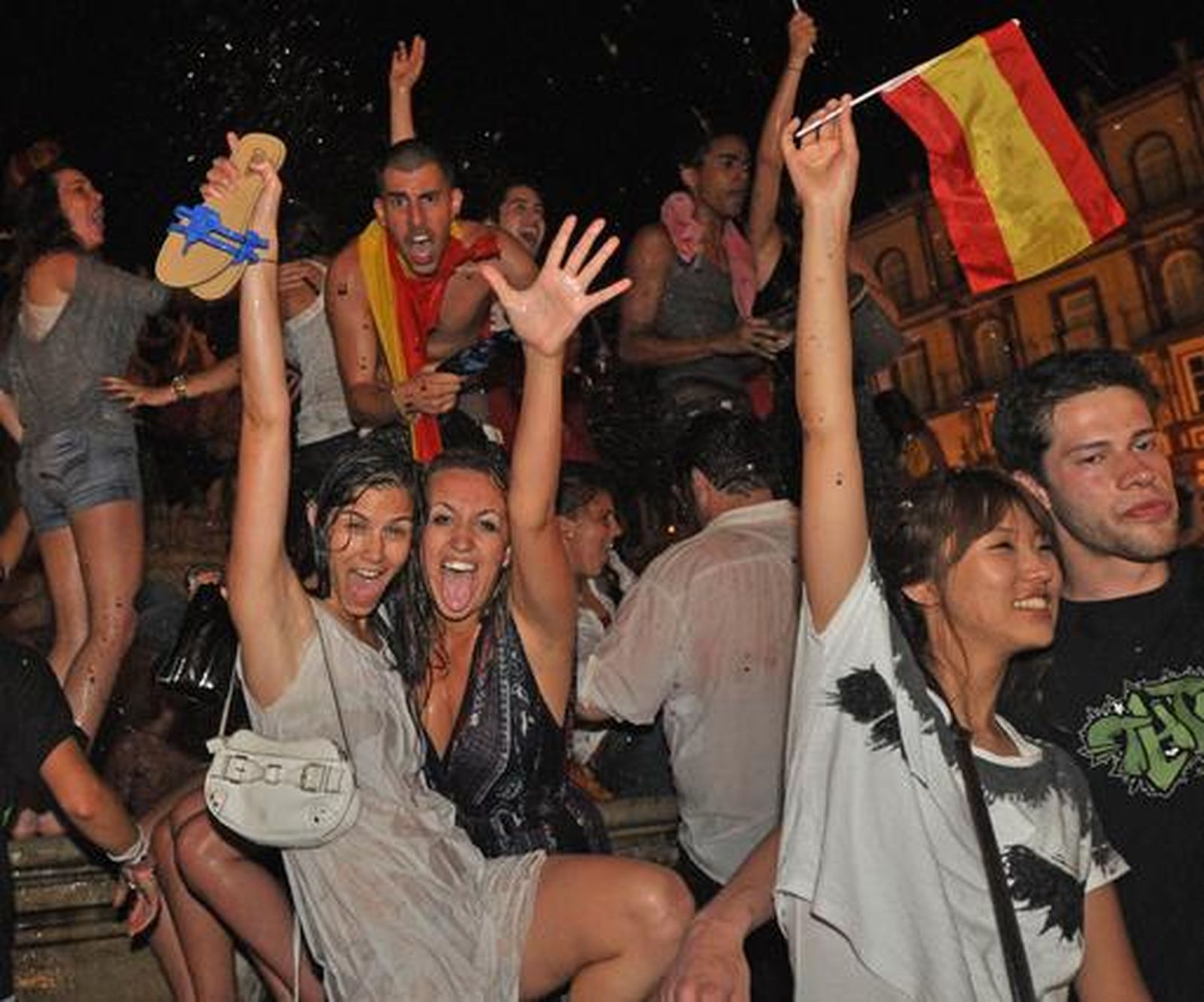 Aficionados celebran el primer Mundial de España.

Foto: Manuel Gómez