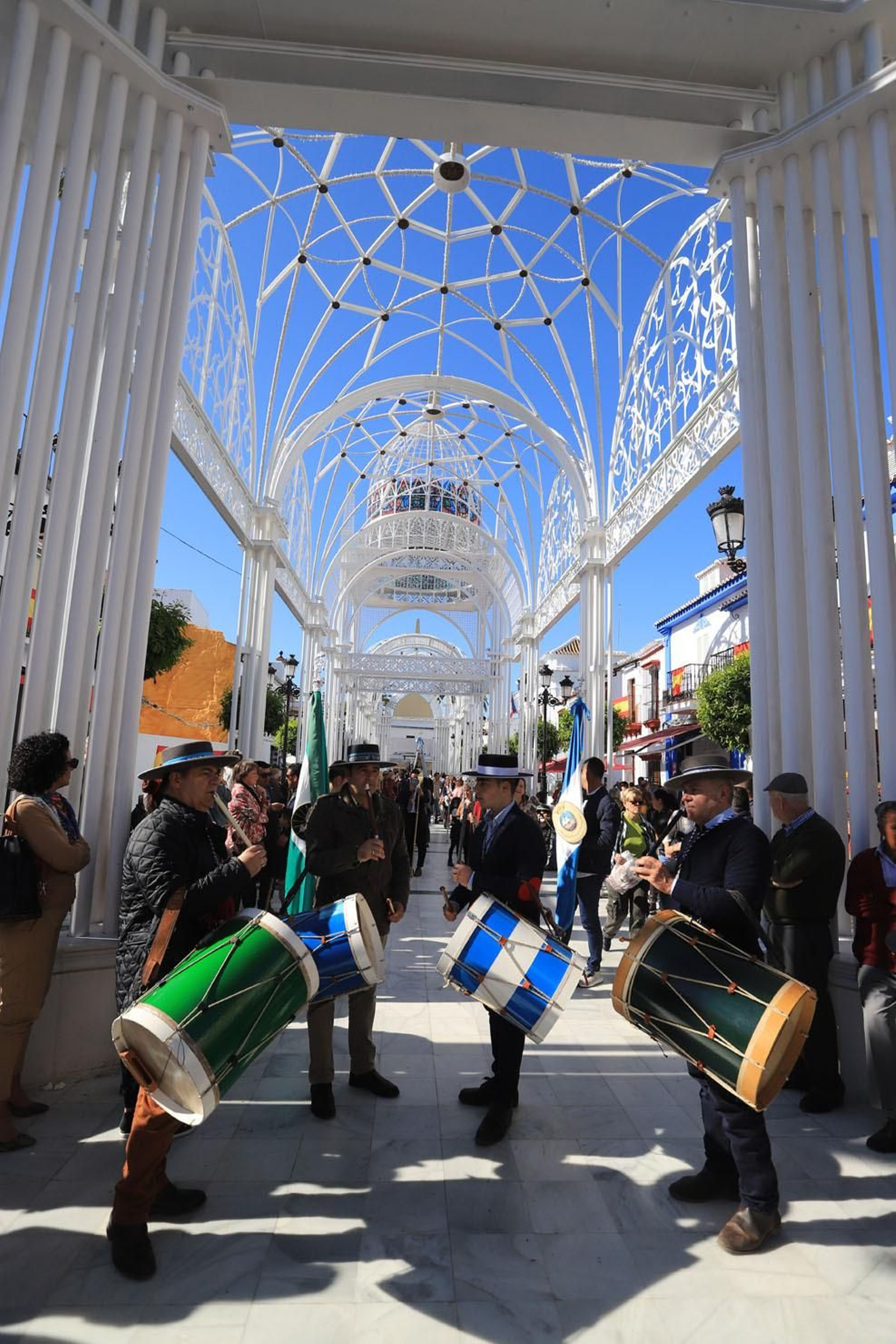 Imágenes de la llegada de la peregrinación de Emigrantes a Almonte acompañando a la Hermandad de San Juan del Puerto