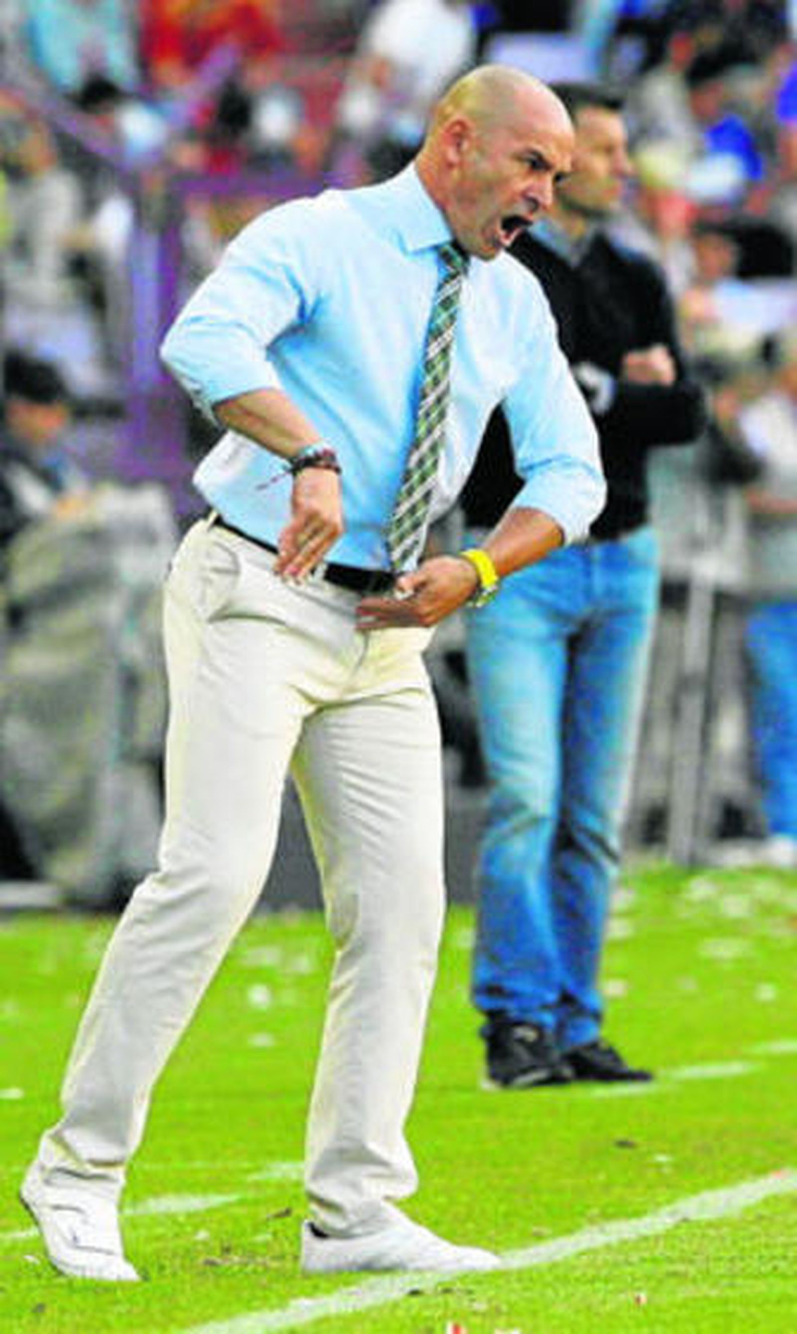 Paco Jémez, ayer en la banda de Zorrilla, durante el trepidante partido por el ascenso.