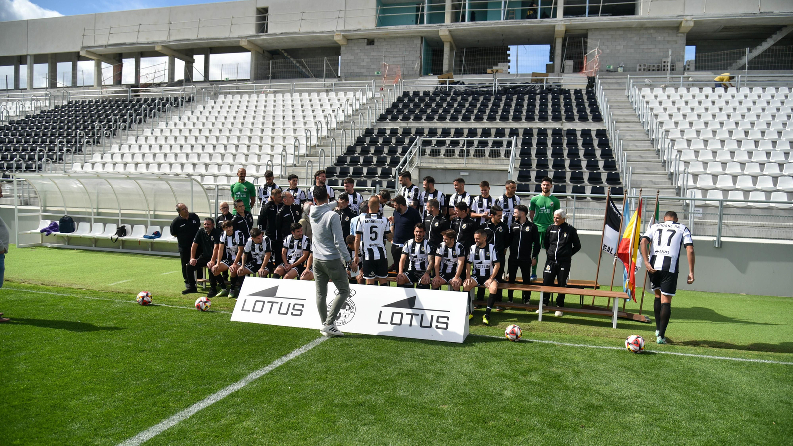 La intrahistoria de la foto oficial de la Balona 2023-24, en imágenes