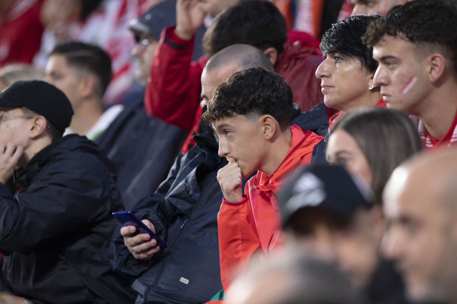 Encuéntrate en la grada en el Granada-Leganés
